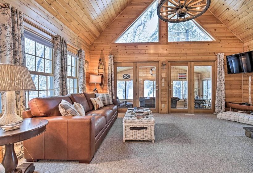 The Minocqua Blue House  W/ Private Beach & Pier