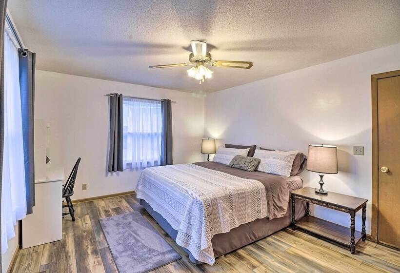 Henderson Home W/ Patio: 1 Mi To Norfork Lake