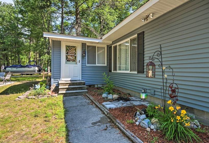 Higgins Lake Getaway W/ Fire Pit, Walk To Beach!