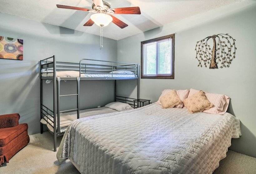 Higgins Lake Getaway W/ Fire Pit, Walk To Beach!