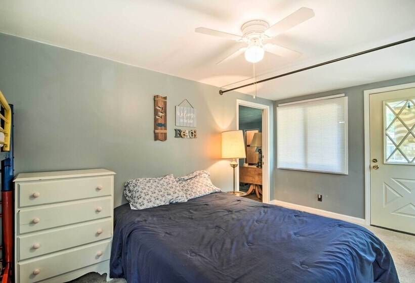 Higgins Lake Getaway W/ Fire Pit, Walk To Beach!