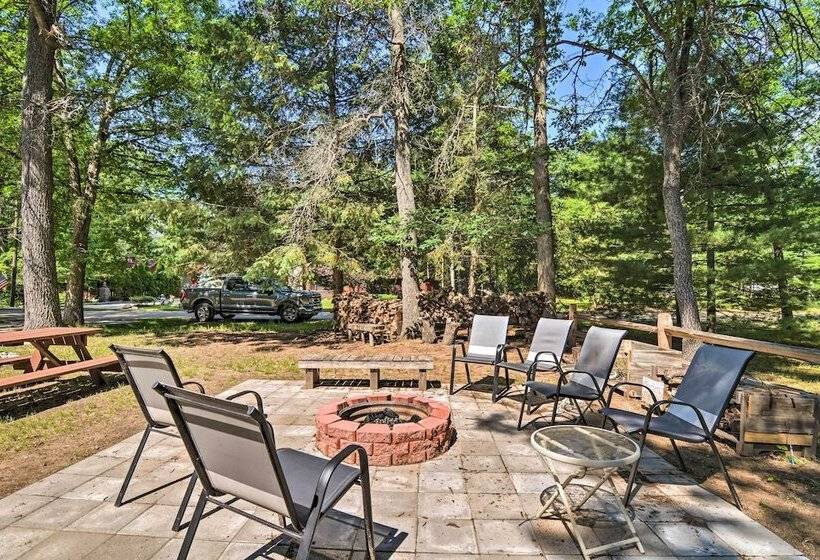 Higgins Lake Getaway W/ Fire Pit, Walk To Beach!