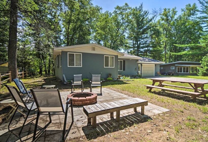 Higgins Lake Getaway W/ Fire Pit, Walk To Beach!