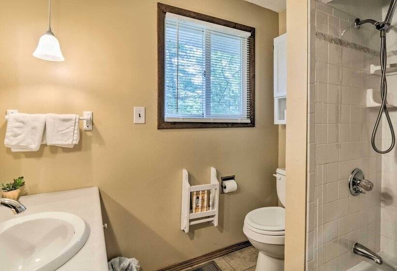 Higgins Lake Getaway W/ Fire Pit, Walk To Beach!