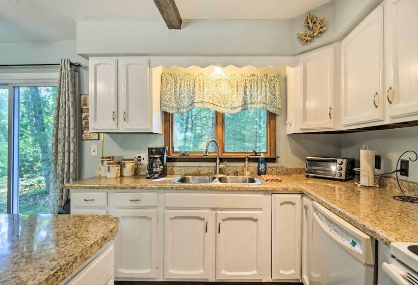 Higgins Lake Getaway W/ Fire Pit, Walk To Beach!