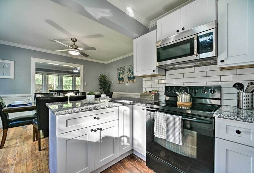 Historic Dearborn Home: 13 Mi To Downtown Detroit!