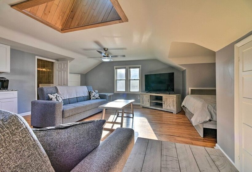 Historic Dearborn Home: 13 Mi To Downtown Detroit!