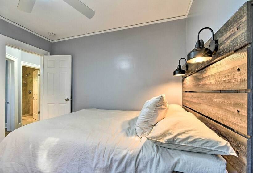 Historic Dearborn Home: 13 Mi To Downtown Detroit!