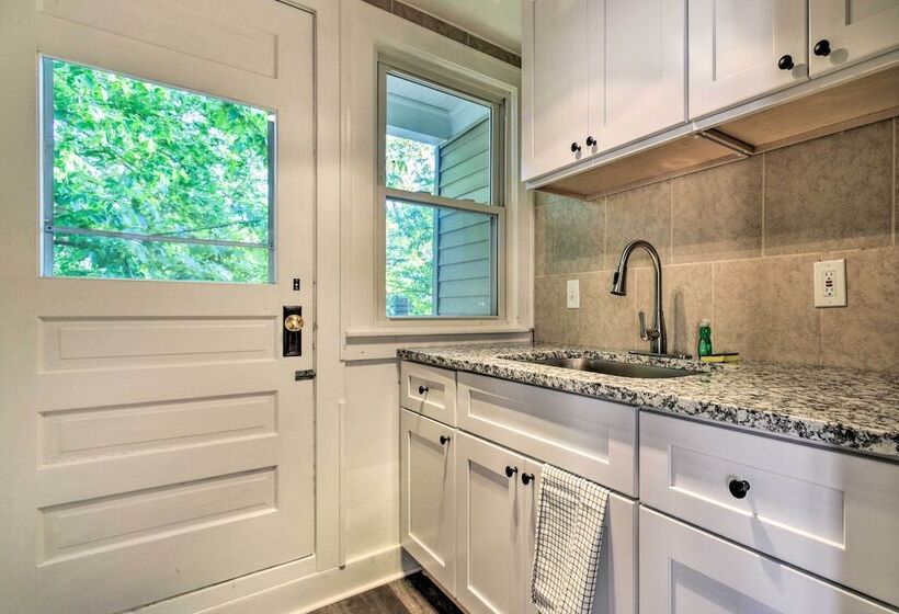 Historic Dearborn Home: 13 Mi To Downtown Detroit!