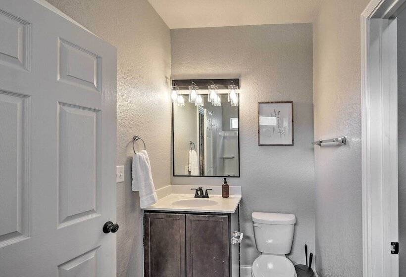 San Antonio Home W/ Patio + Grill Near Seaworld!