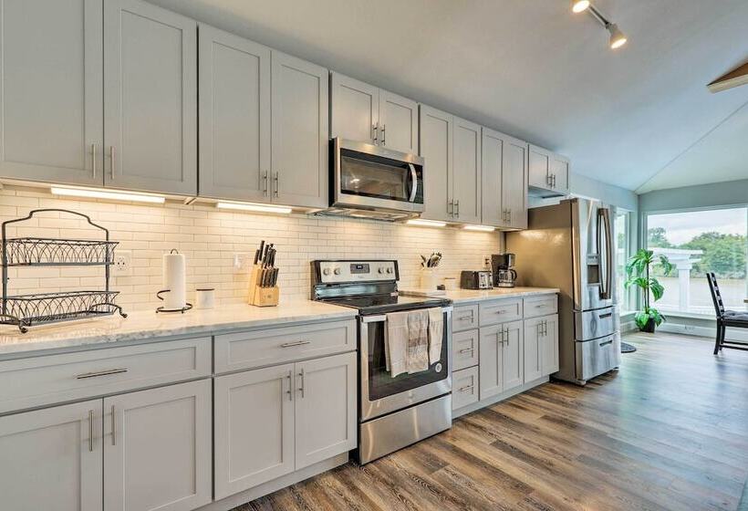 Home On San Jacinto River W/ Pool, Dock & Deck!