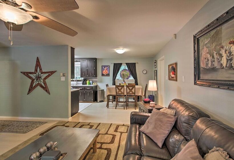 Walk To Bathhouse Row: Dog Friendly Home!