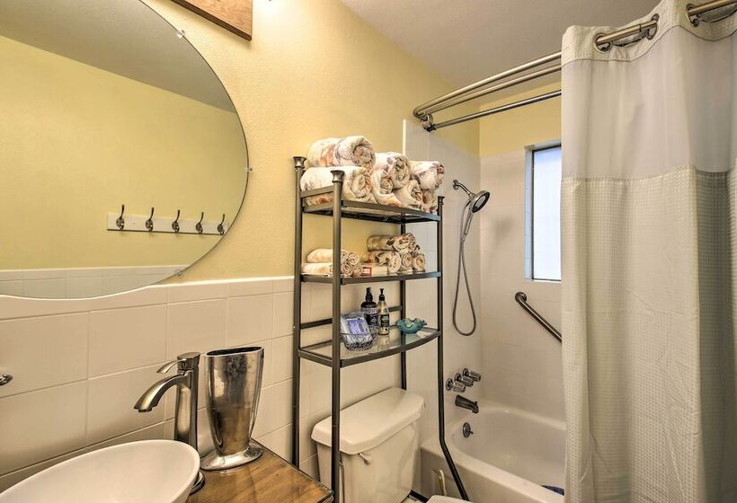 Walk To Bathhouse Row: Dog Friendly Home!