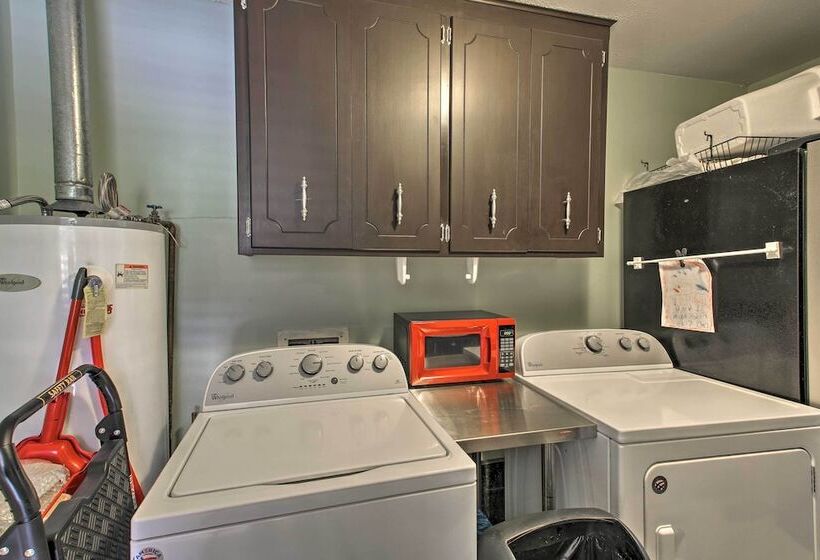 Walk To Bathhouse Row: Dog Friendly Home!