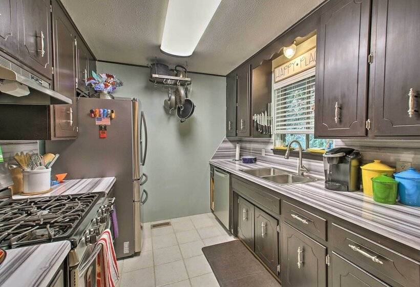 Walk To Bathhouse Row: Dog Friendly Home!