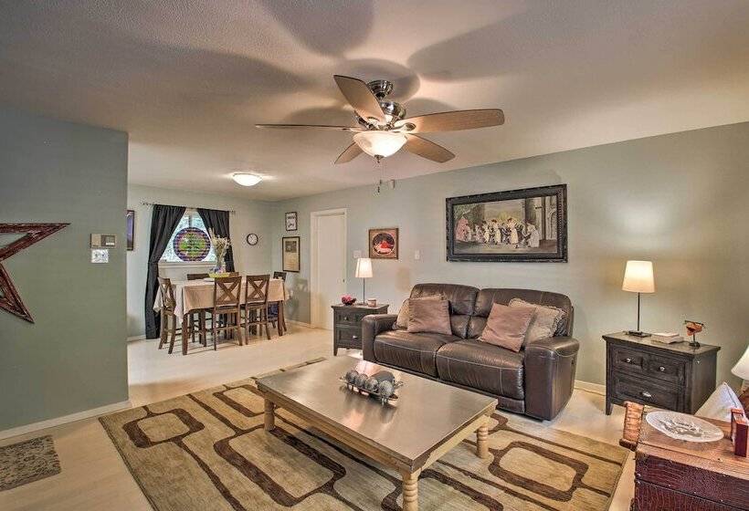 Walk To Bathhouse Row: Dog Friendly Home!