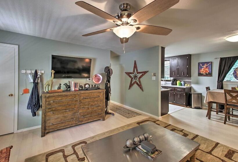 Walk To Bathhouse Row: Dog Friendly Home!