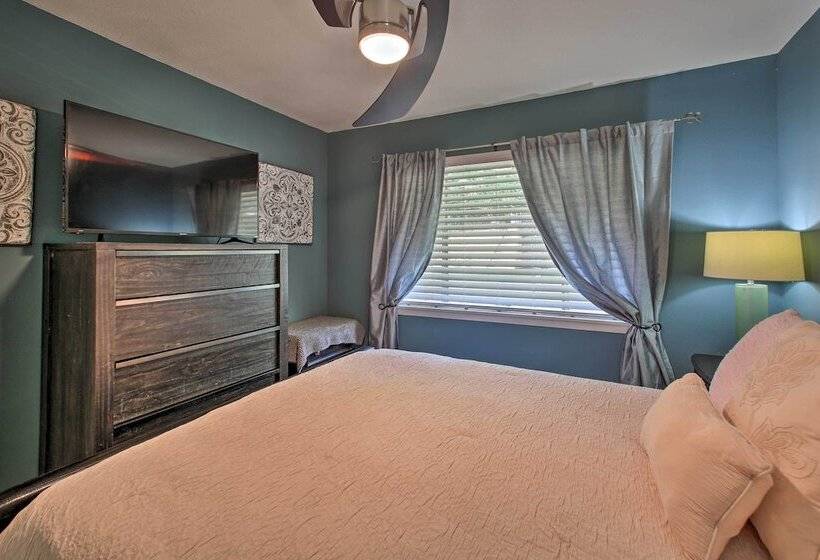 Walk To Bathhouse Row: Dog Friendly Home!