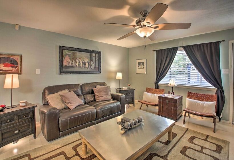 Walk To Bathhouse Row: Dog Friendly Home!