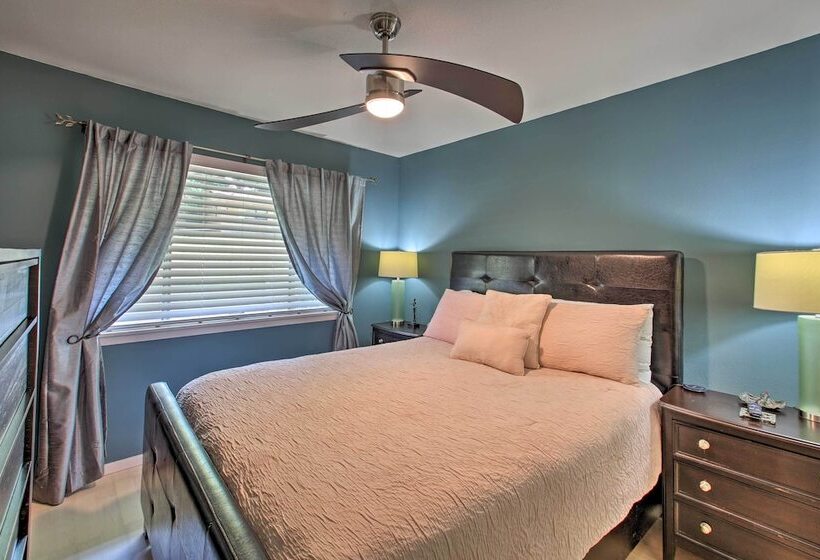 Walk To Bathhouse Row: Dog Friendly Home!