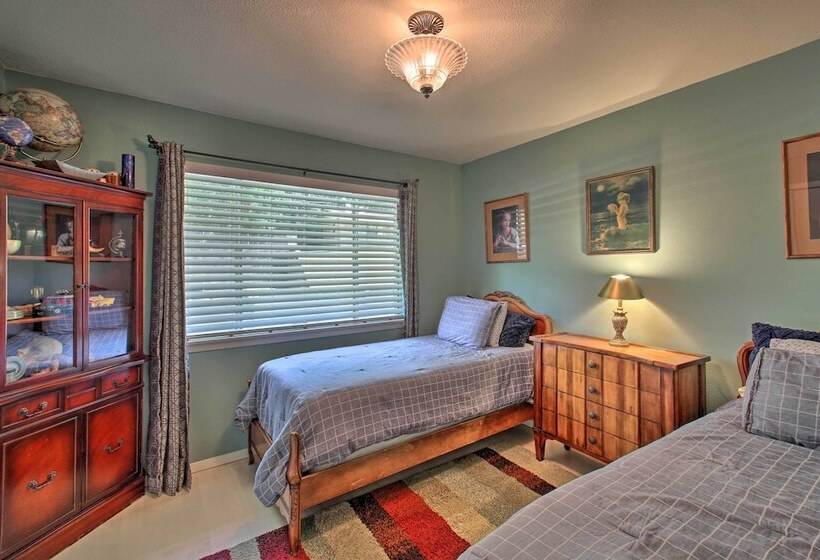 Walk To Bathhouse Row: Dog Friendly Home!