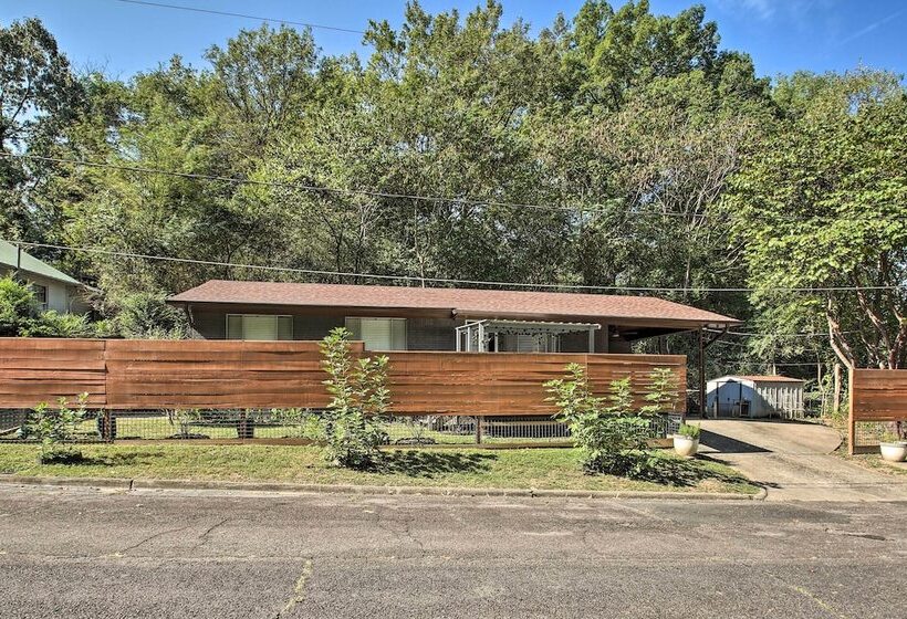 Walk To Bathhouse Row: Dog Friendly Home!