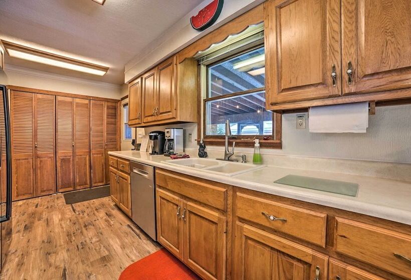 Houghton Lake Cottage Escape W/ Patio!