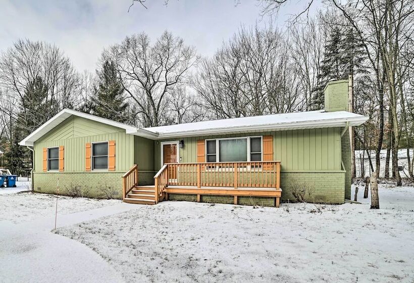 Houghton Lake Cottage Escape W/ Patio!