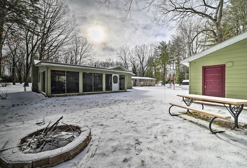 Houghton Lake Cottage Escape W/ Patio!