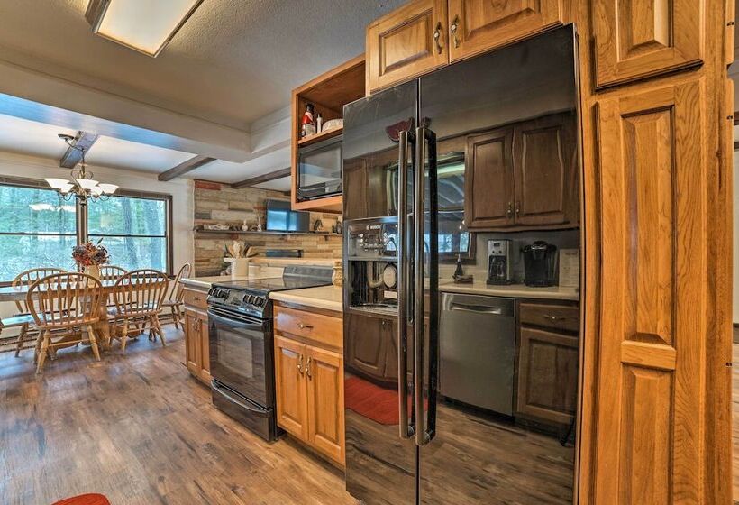 Houghton Lake Cottage Escape W/ Patio!