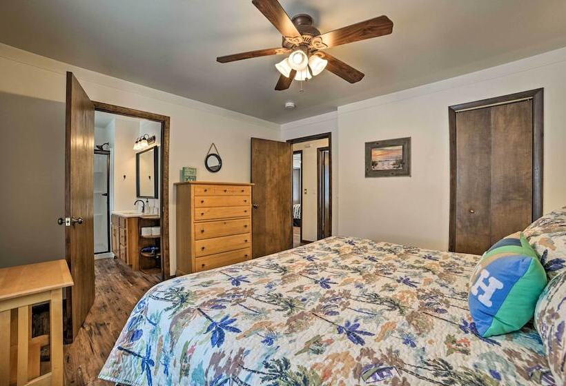 Houghton Lake Cottage Escape W/ Patio!