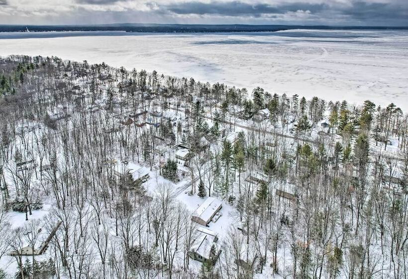 Houghton Lake Cottage Escape W/ Patio!