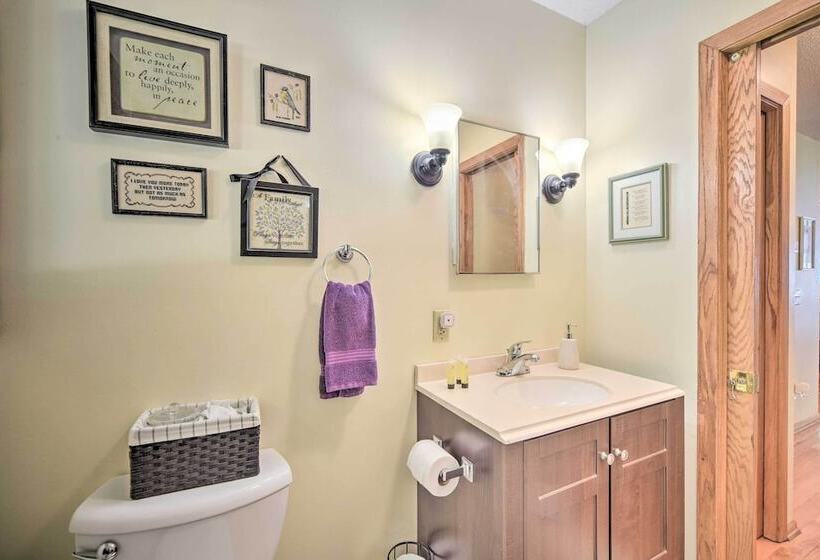 Hugo Home, Direct Lake Access & Private Dock!