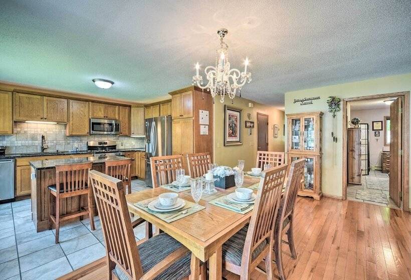 Hugo Home, Direct Lake Access & Private Dock!