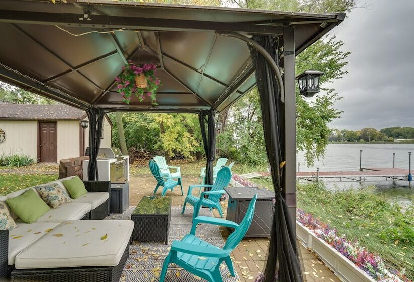 Hugo Home, Direct Lake Access & Private Dock!