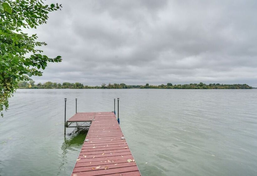 Hugo Home, Direct Lake Access & Private Dock!