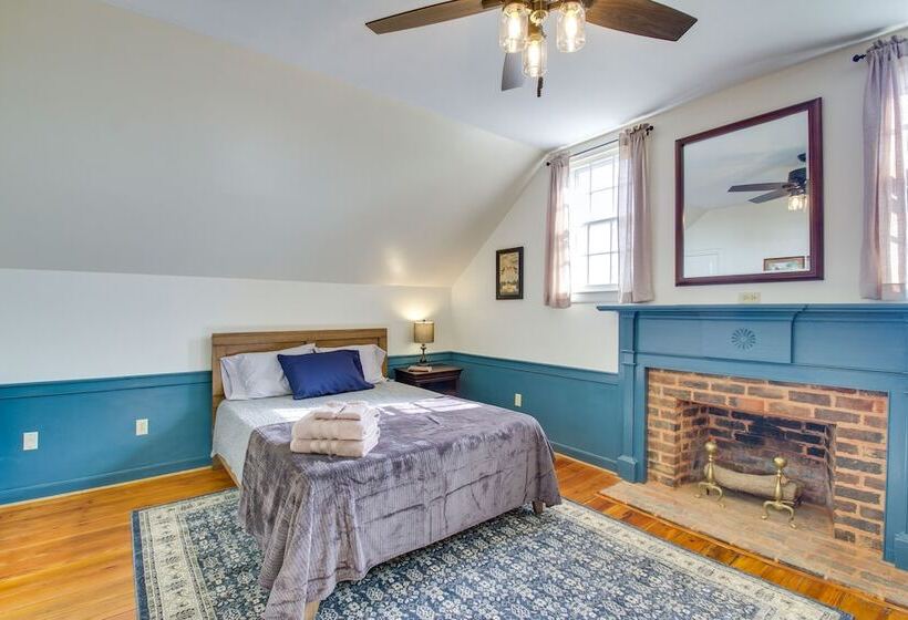 Idyllic Appomattox Home W/ Porch & Rocking Chairs!