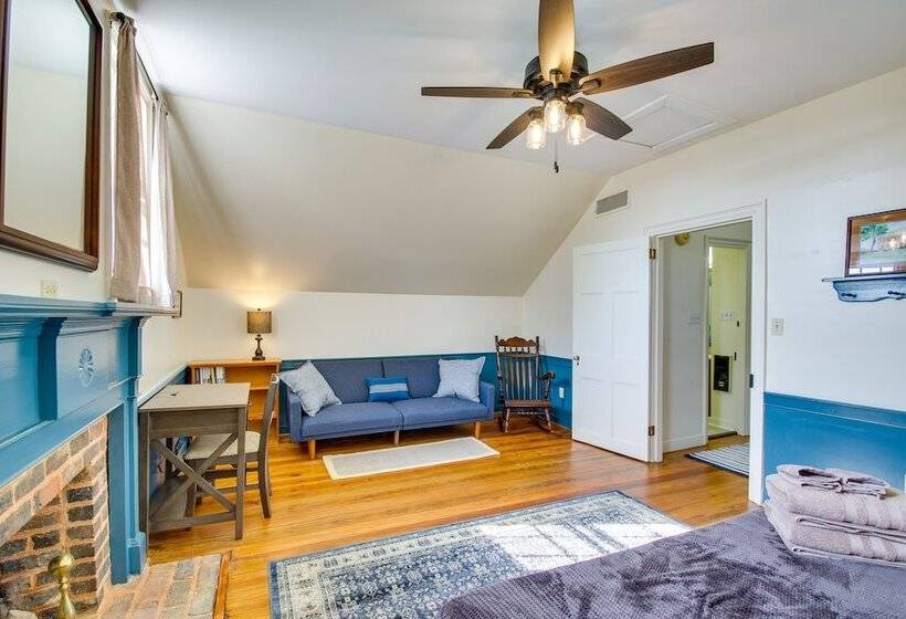 Idyllic Appomattox Home W/ Porch & Rocking Chairs!