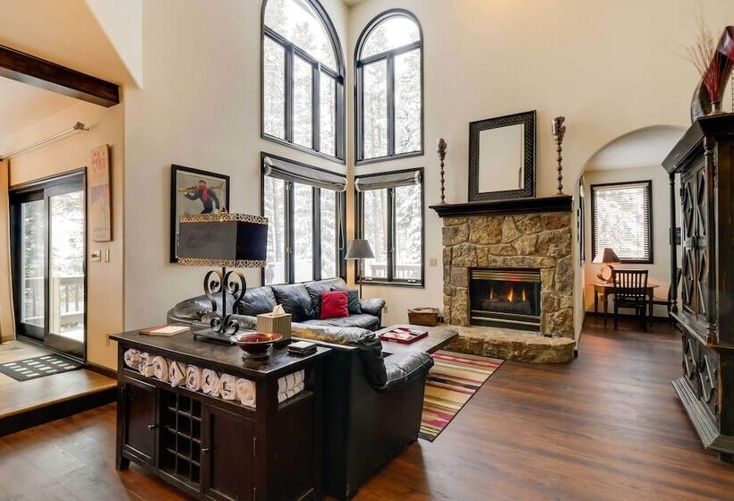 Hot Tub & Ski Shuttle: Forested Breckenridge Home!