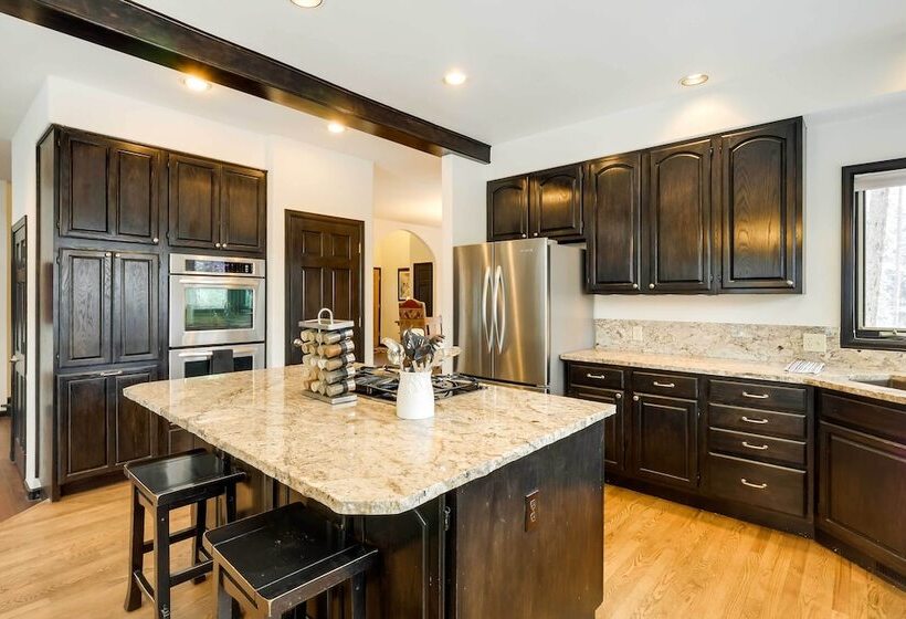 Hot Tub & Ski Shuttle: Forested Breckenridge Home!