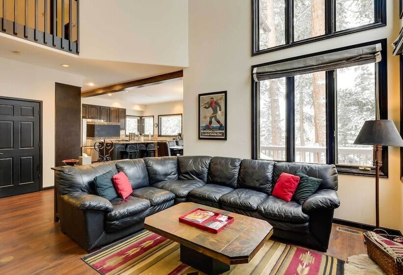 Hot Tub & Ski Shuttle: Forested Breckenridge Home!