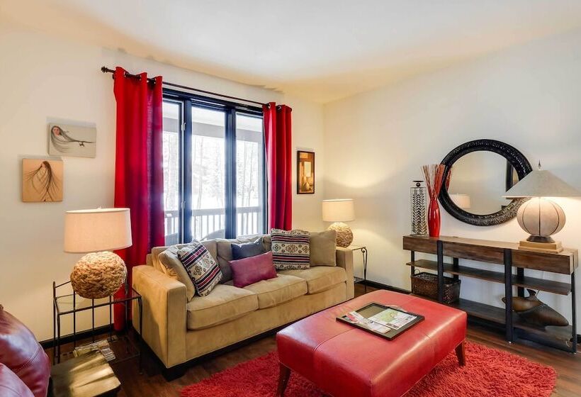 Hot Tub & Ski Shuttle: Forested Breckenridge Home!