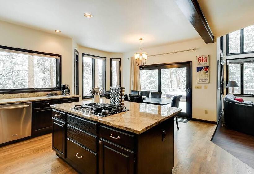 Hot Tub & Ski Shuttle: Forested Breckenridge Home!