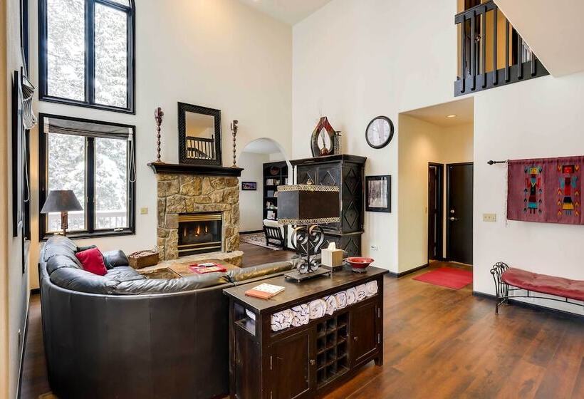 Hot Tub & Ski Shuttle: Forested Breckenridge Home!