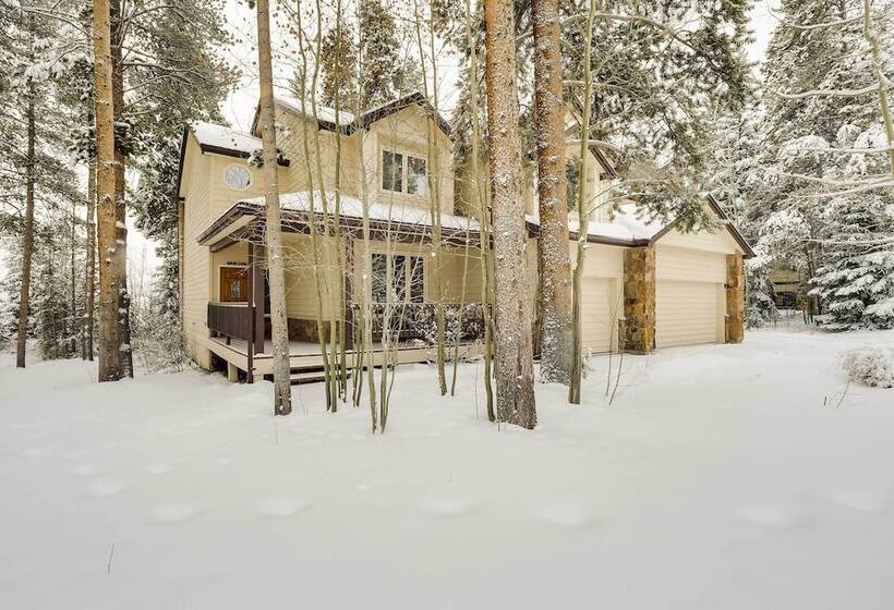 Hot Tub & Ski Shuttle: Forested Breckenridge Home!