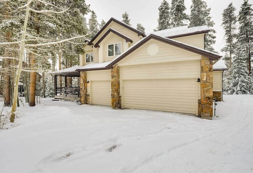Hot Tub & Ski Shuttle: Forested Breckenridge Home!