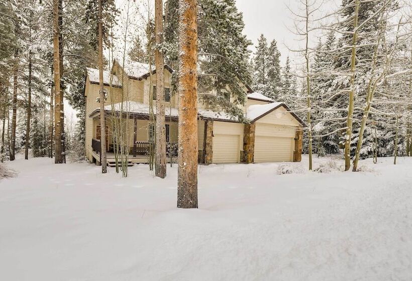 Hot Tub & Ski Shuttle: Forested Breckenridge Home!