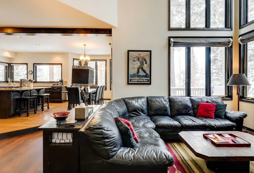 Hot Tub & Ski Shuttle: Forested Breckenridge Home!