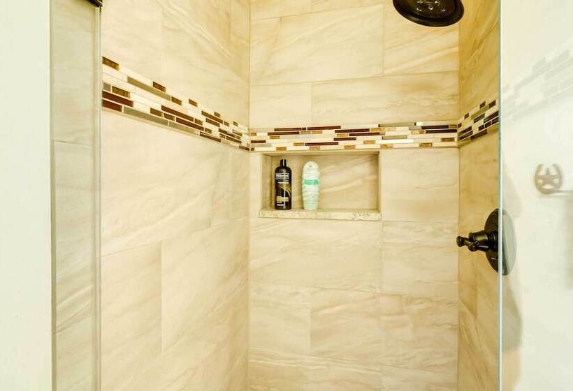Hot Tub & Ski Shuttle: Forested Breckenridge Home!