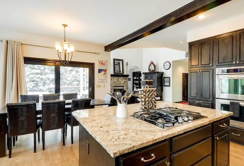 Hot Tub & Ski Shuttle: Forested Breckenridge Home!